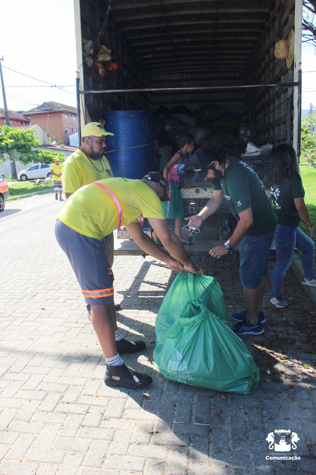 ​EcoFeira: Em 3 meses de atividades recolhe 5,1 toneladas de materiais recicláveis e entrega mais de 1 tonelada de hortifrúti